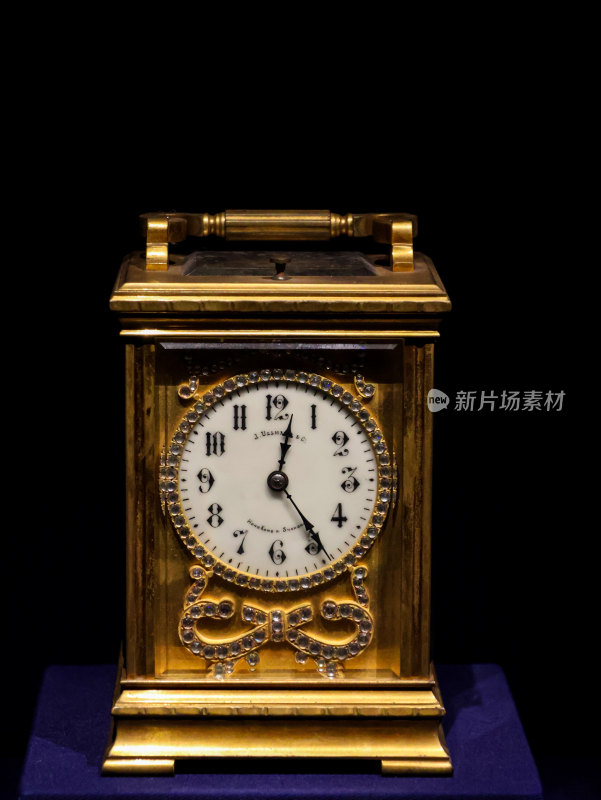 故宫博物院法国铜镀金皮套钟