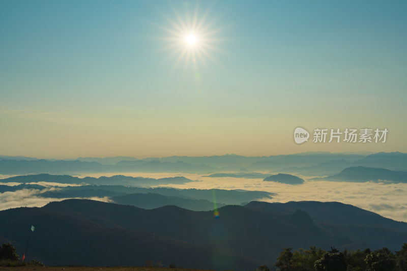 山之间的云海