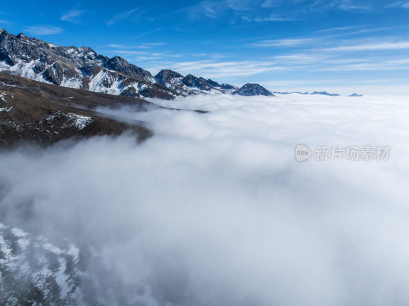 高原雪山峡谷云海
