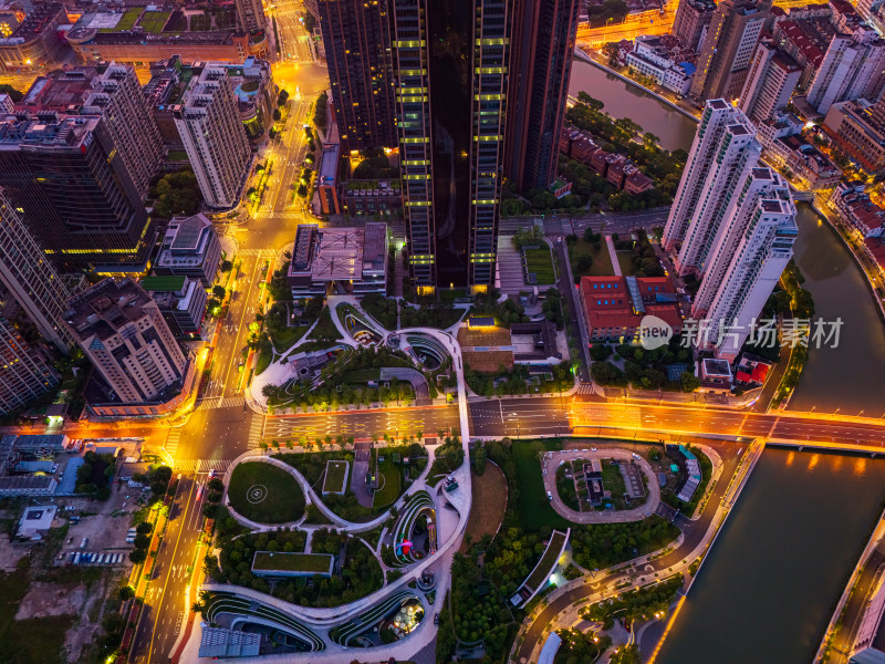 黎明时分俯瞰上海外滩街景