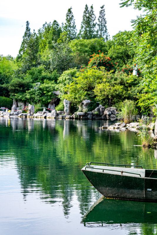 夏天的济南五龙潭公园景观