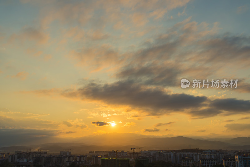 落日夕阳下的景洪市