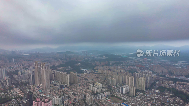 城市极端天气暴雨来袭航拍广东中山