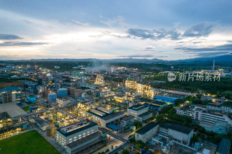 化工厂夜景航拍-石油冶炼厂