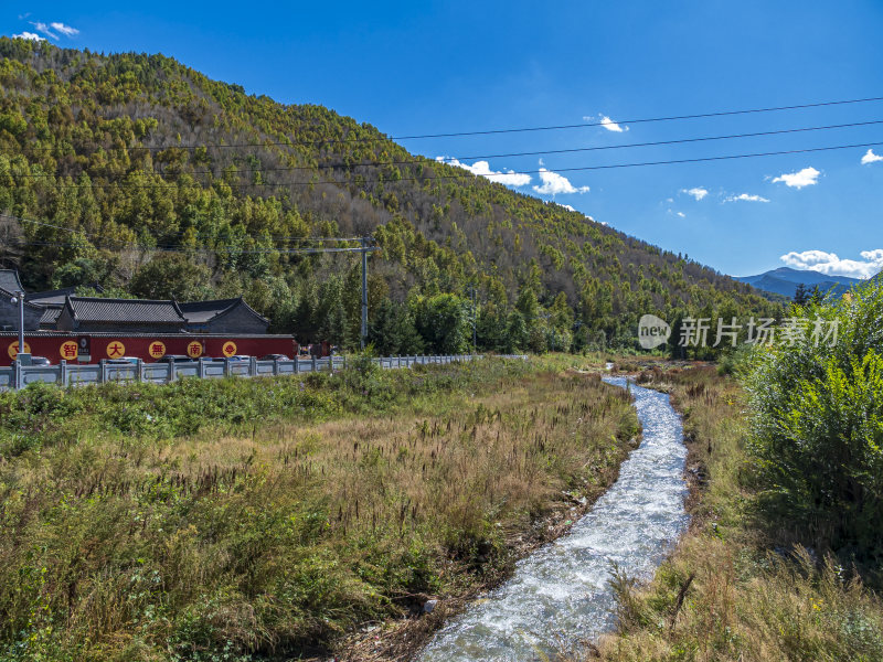 山西五台山普化寺禅院早上风景