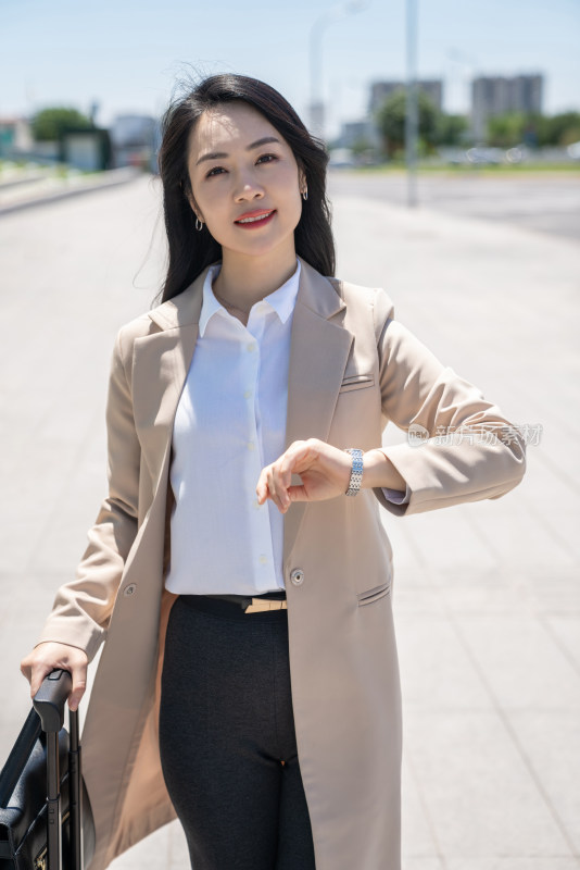 商务女士在机场