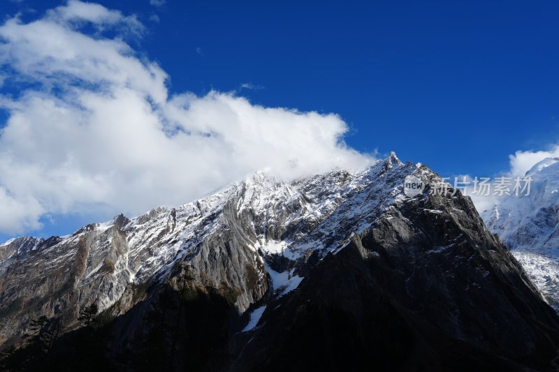 高原雪山