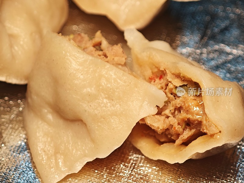 馅料饱满的饺子特写展示