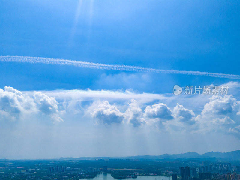 江西九江长江风光蓝天白云航拍图