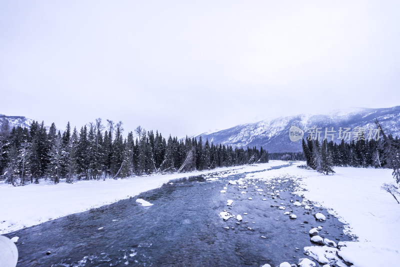 新疆阿勒泰喀纳斯冬季雪景