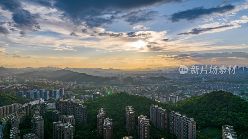 日落时的城市景色