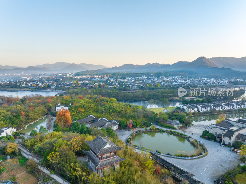 航拍安徽宣城泾县桃花潭风景区老街村庄