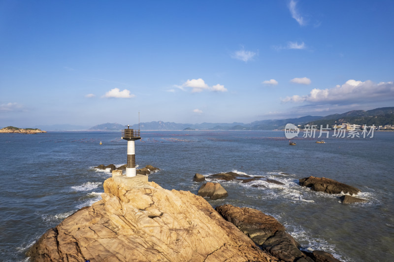 海上航行海岛礁石灯塔自然风光