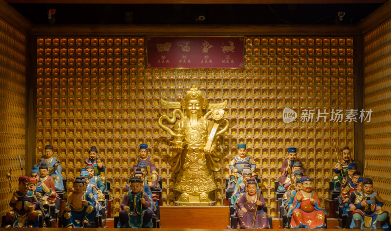 青岛天后宫，太岁和财神塑像