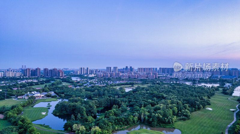 武汉东西湖区金银湖高尔夫球场的清晨