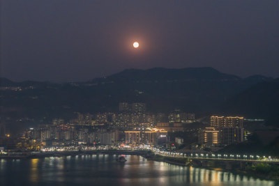 重庆市巫山县江东新城夜景与明月