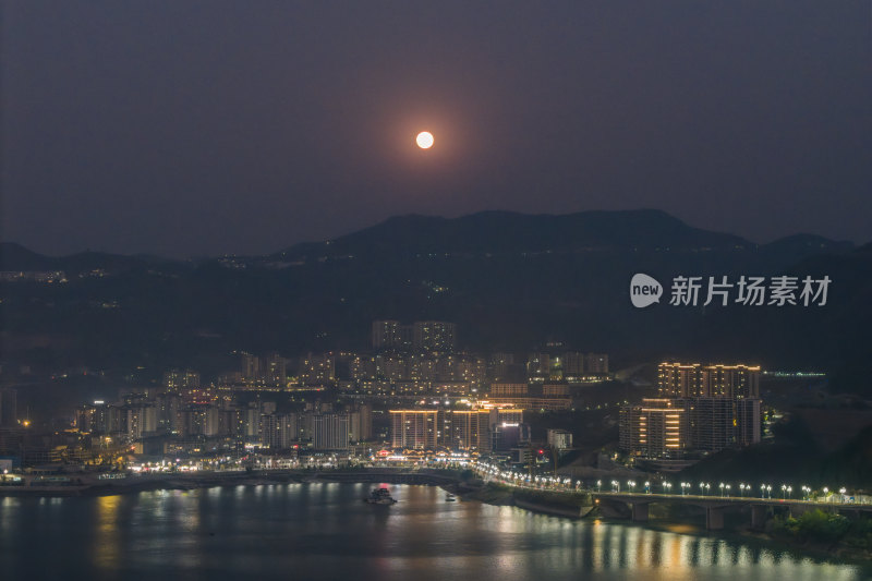 重庆市巫山县江东新城夜景与明月