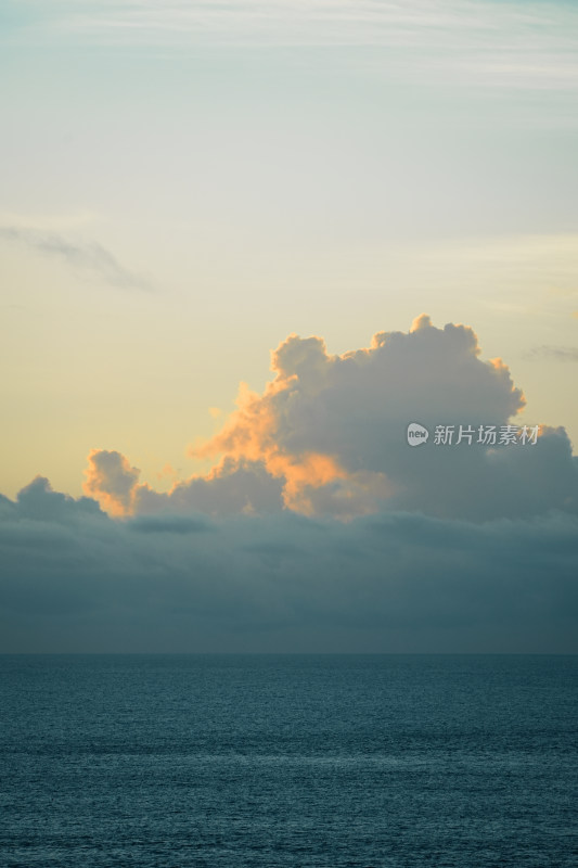 海面上的日出日落