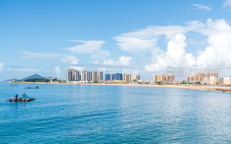 东山岛海滨城市海景与建筑群