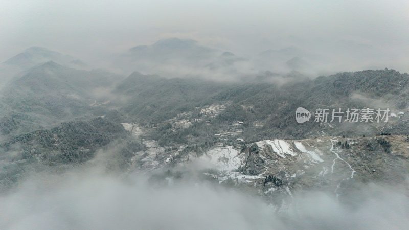 重庆酉阳：大雪纷飞赏雪忙