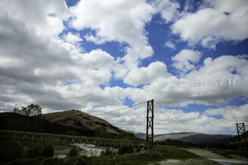 米尔福德峡湾：新西兰南岛的壮丽奇迹