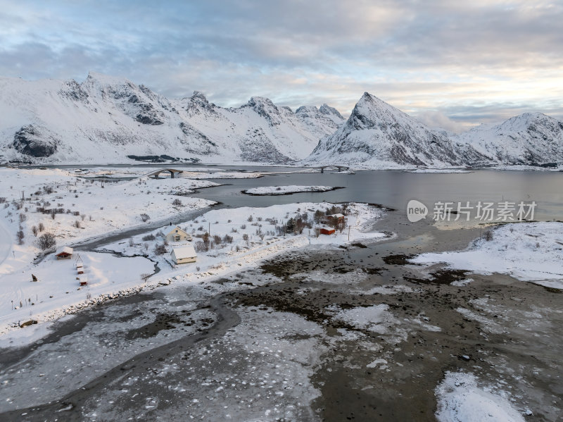 挪威罗弗敦群岛北极圈雷纳冬季雪景高空航拍