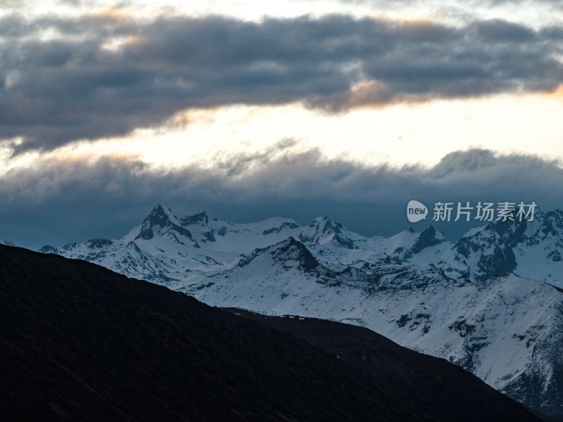 西藏日喀则珠峰东坡嘎玛沟喜马拉雅山脉航拍