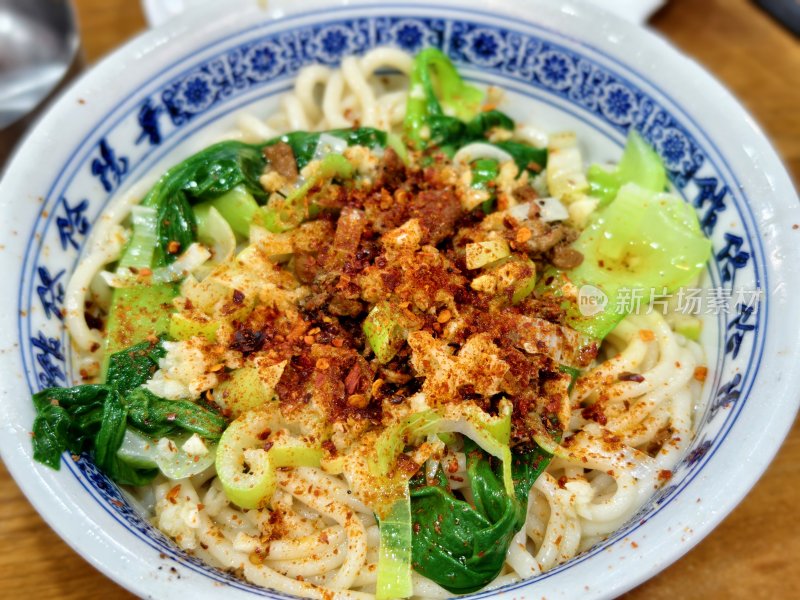 山西晋城特色美食油泼饸烙面