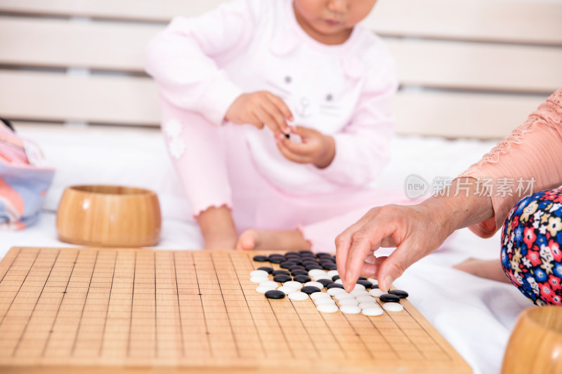 家长教孩子学习围棋