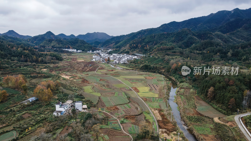 安徽呈坎村山村秋景徽派建筑群航拍