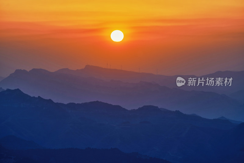 夕阳下的潭溪山