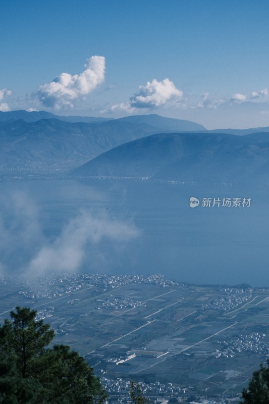 俯瞰山水与村落景观