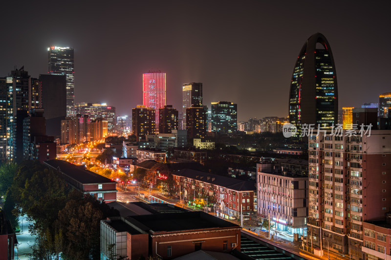 北京城市夜景俯瞰，灯火辉煌的高楼大厦