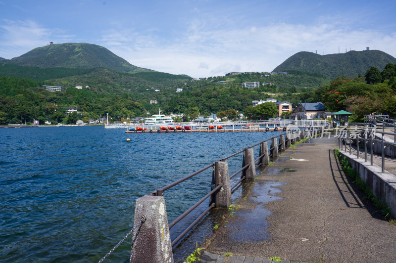 日本箱根芦之湖畔风光