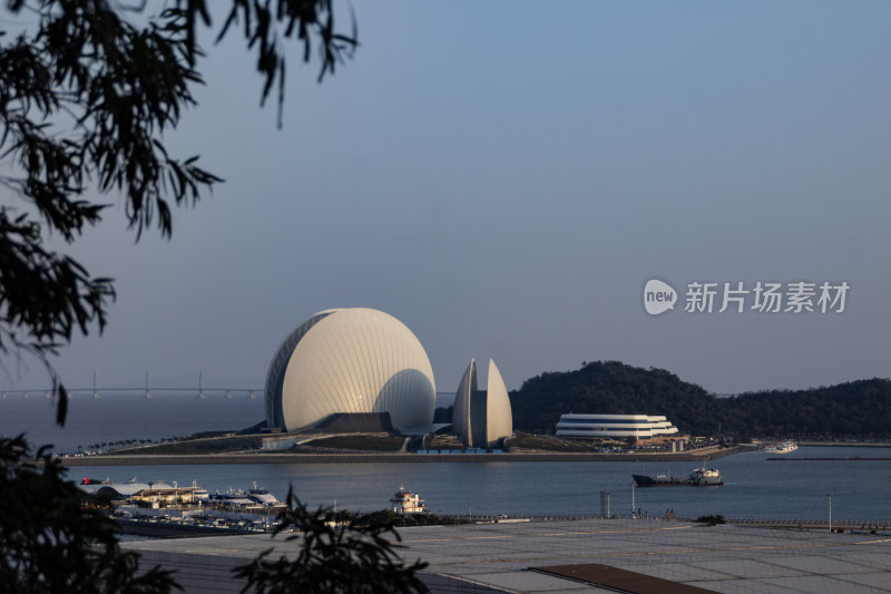 夕阳下的珠海大剧院