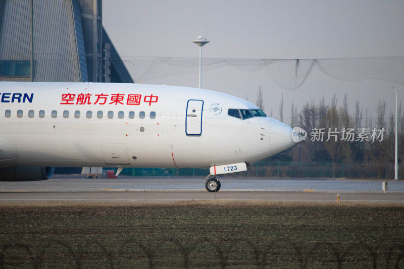 东方航空客机前部