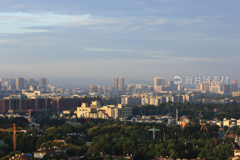 晨光中的成都市温江区建筑风光