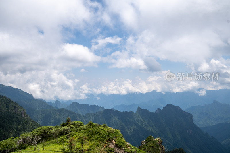 自然风光高山森林蓝天白云