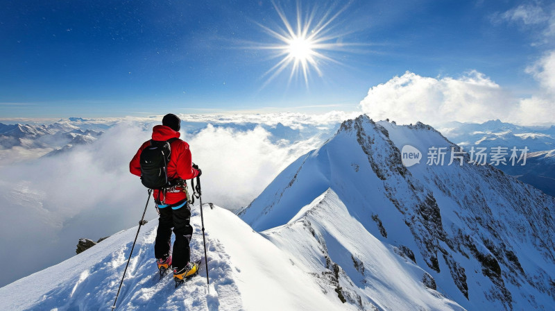 男人专业设计徒步旅行攀登雪山山顶俯看景观