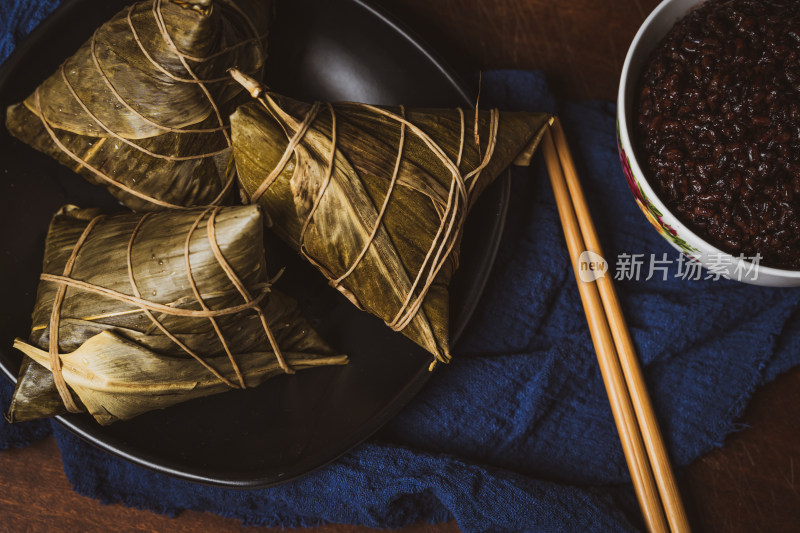 中国传统节日端午节吃粽子