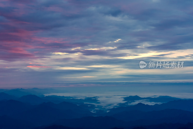 洛阳白云山大山日出天空朝霞太阳