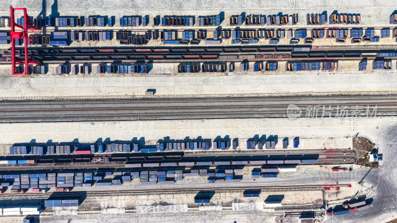 俯瞰铁路货运站场景