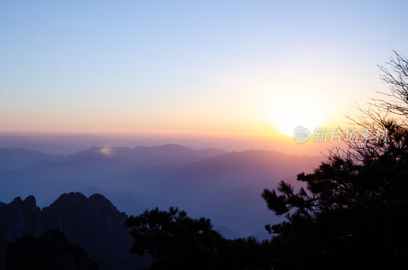 安徽黄山日出云海风光