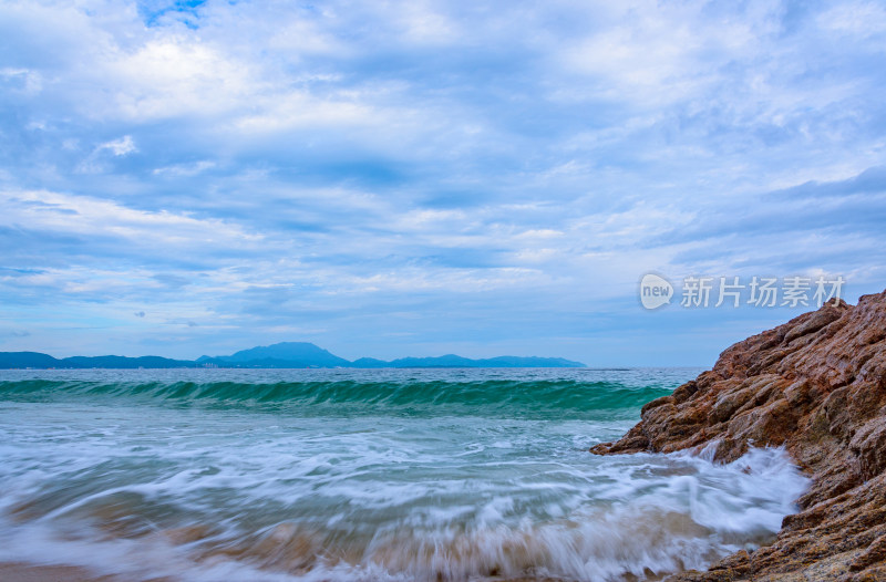 深圳盐田背仔角滨海公园海浪沙滩自然风光