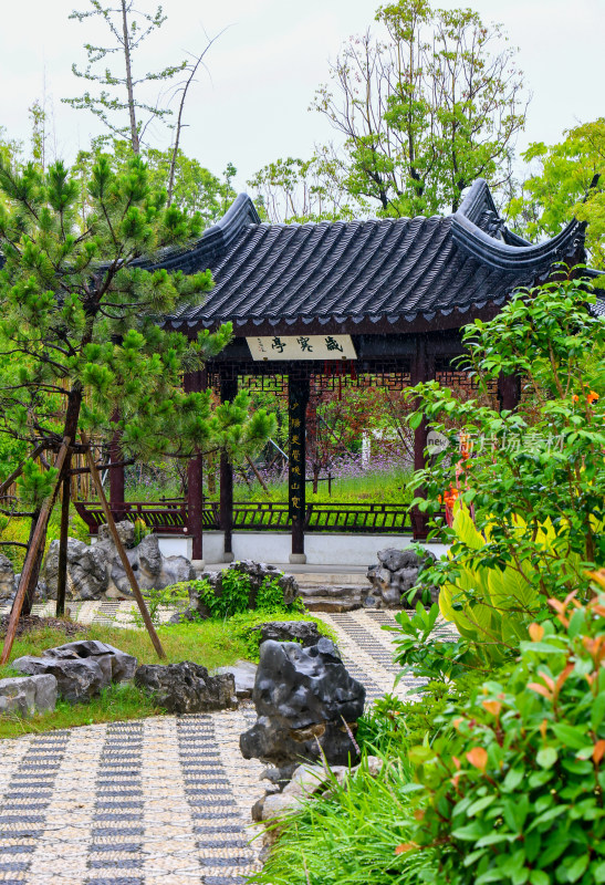 梅雨季节的苏州昆山亭林园