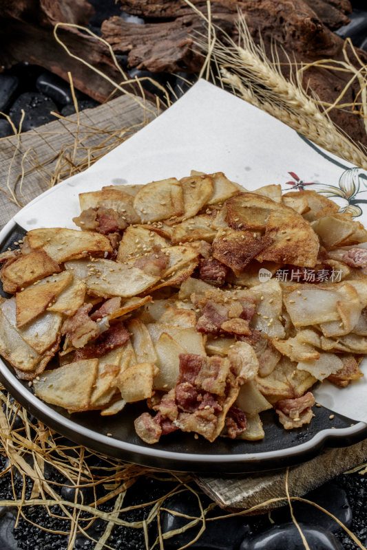 酥炸土豆猪油渣