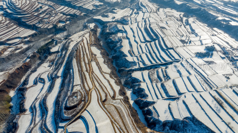 梯田航拍全景自然风景冬天下雪地形地理