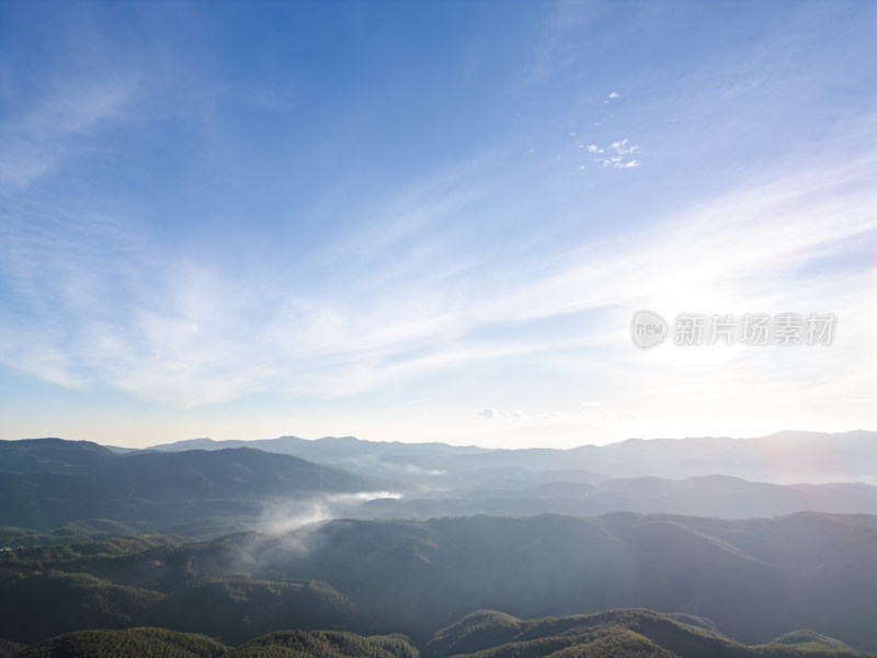 辽阔壮观的群山航拍全景