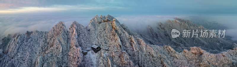 河南老君山清晨雪后云海日出航拍