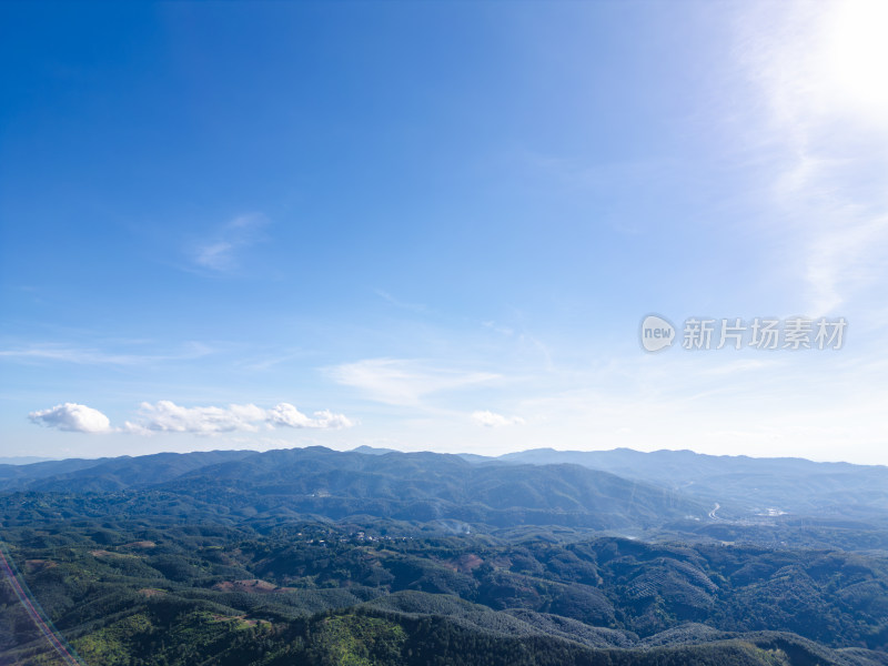 辽阔壮观的群山航拍全景